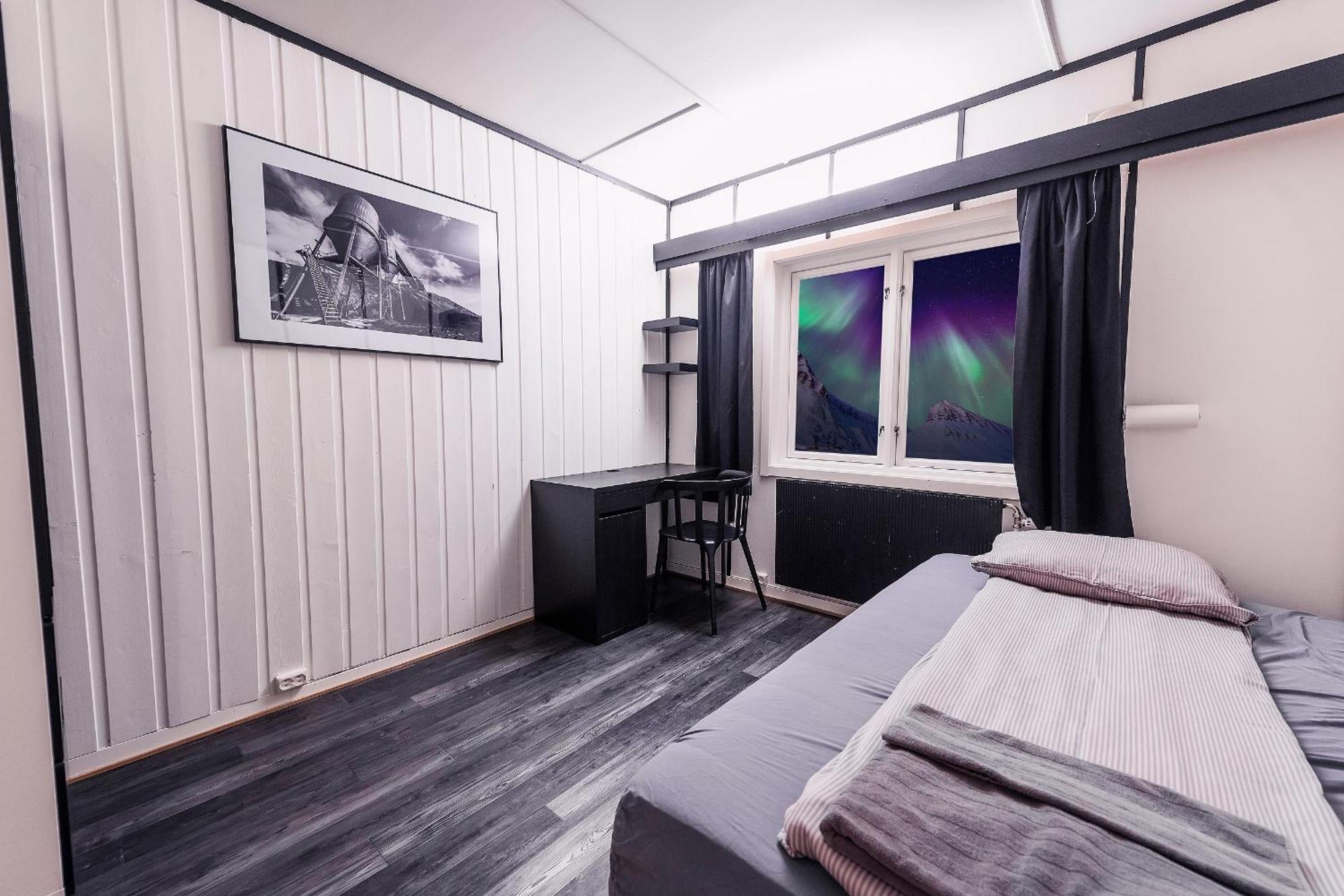 Gjestehuset 102 Longyearbyen Ngoại thất bức ảnh