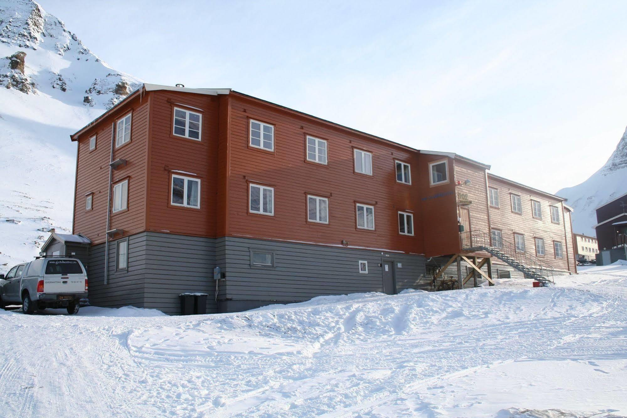 Gjestehuset 102 Longyearbyen Ngoại thất bức ảnh