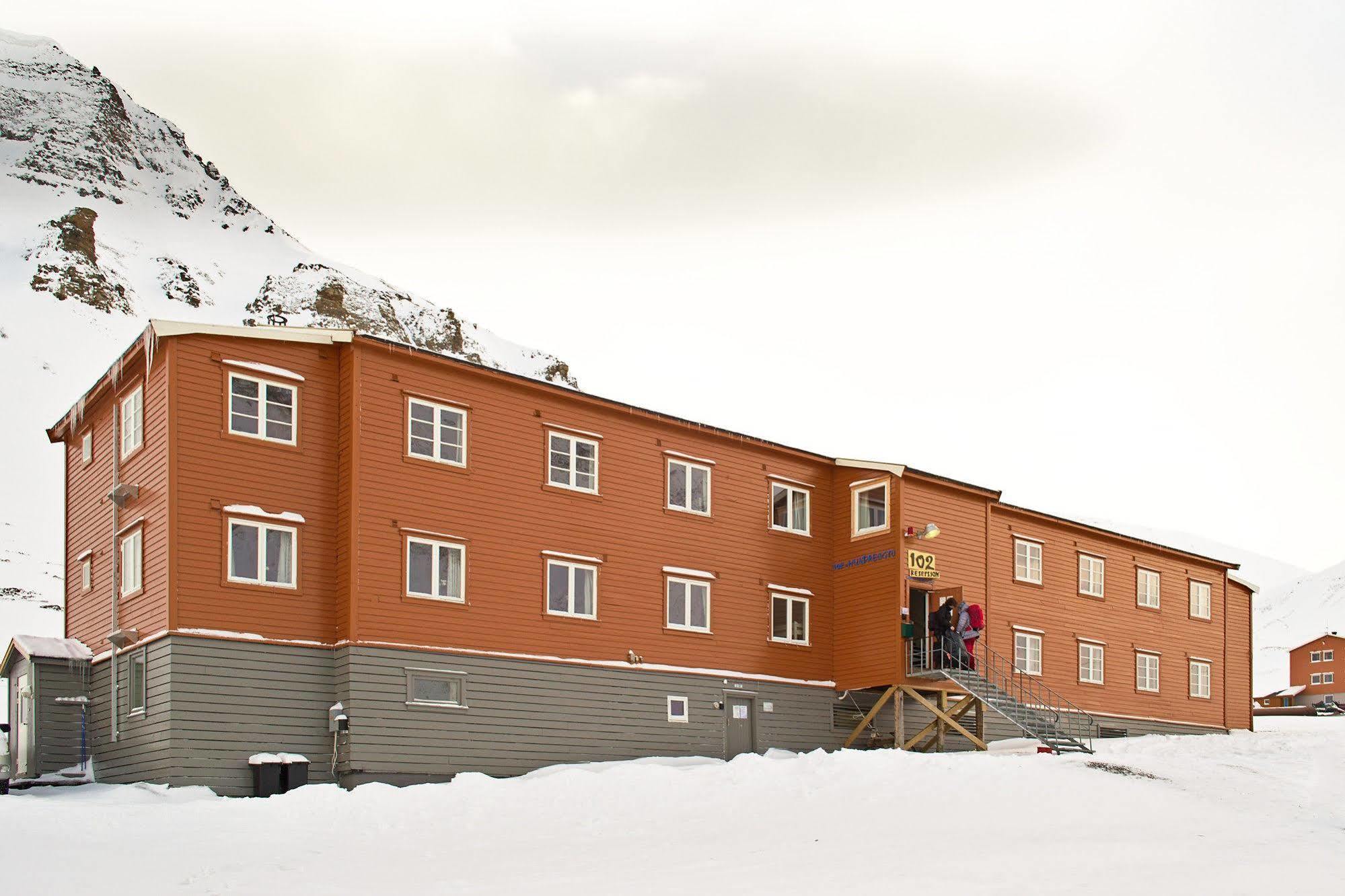 Gjestehuset 102 Longyearbyen Ngoại thất bức ảnh
