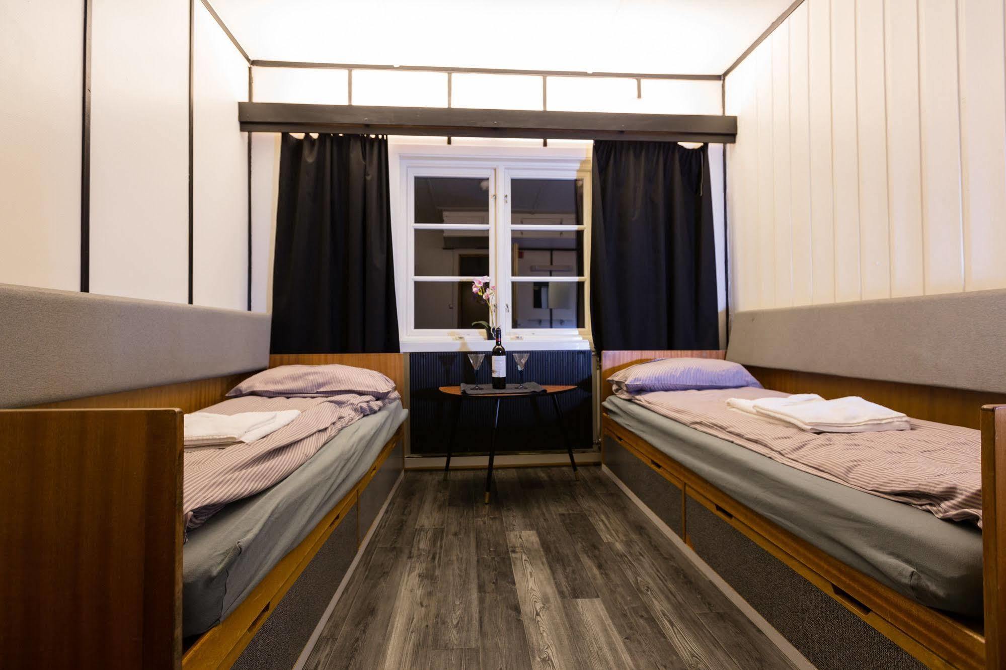 Gjestehuset 102 Longyearbyen Ngoại thất bức ảnh